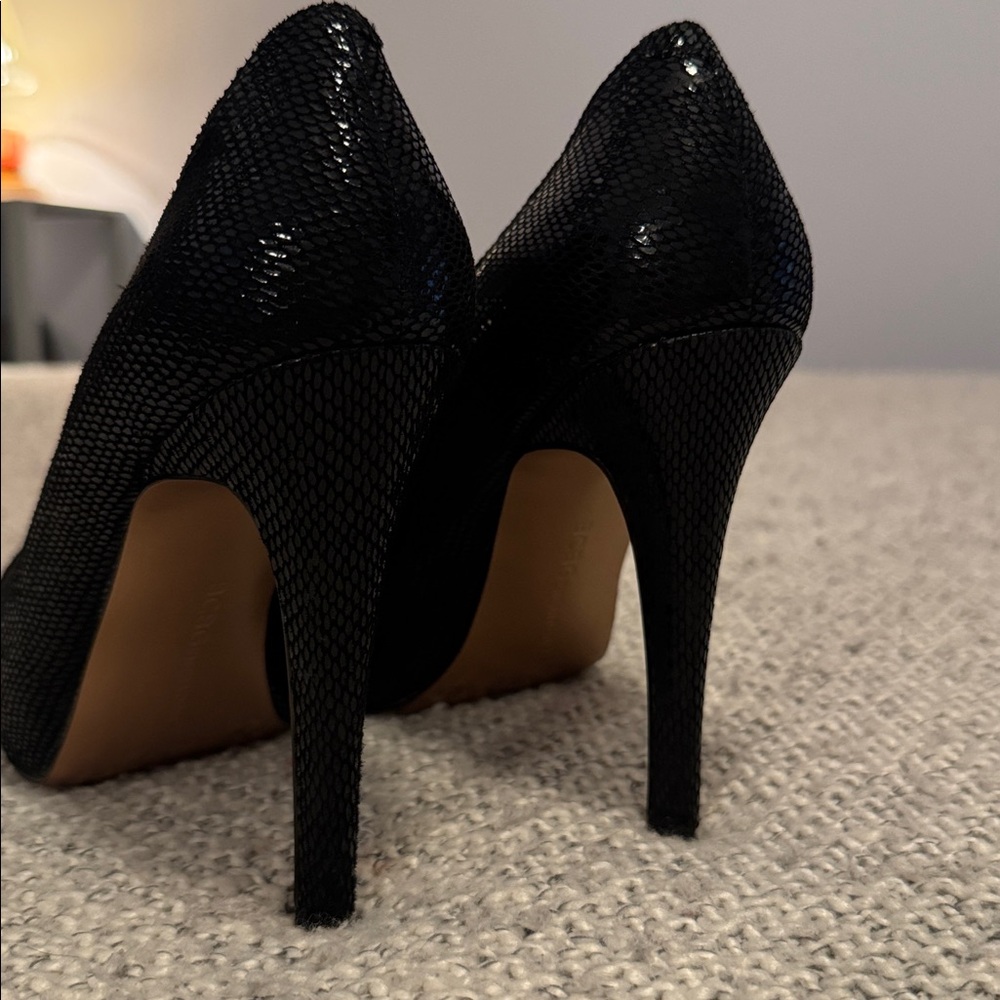 Bcbgeneration Black Textured Platform Heels Size 9 - image 4